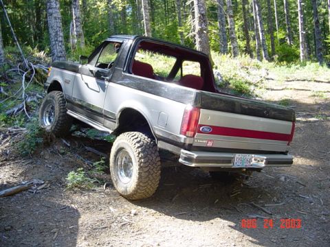 1989 Ford Bronco - Flex poser shot with Cassius