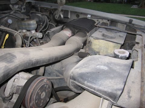 1990 Ford Bronco - The engine bay of a 1990 Ford Bronco shows a K&N air filter installation.