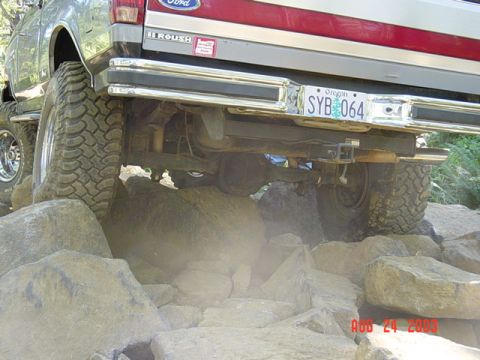 1989 Ford Bronco - Axle is hanging up a little bit