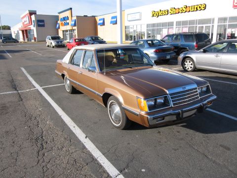 1999 Ford Crown Victoria photo