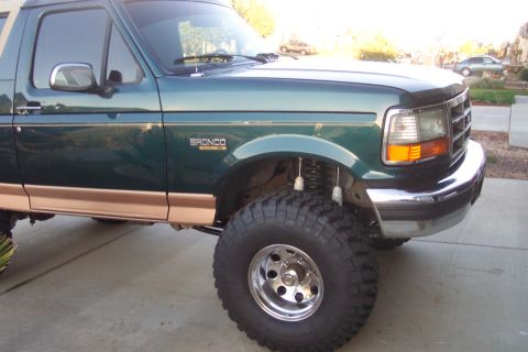 1995 Ford Bronco - This 1995 Ford Bronco features a lifted suspension and tan body trim.