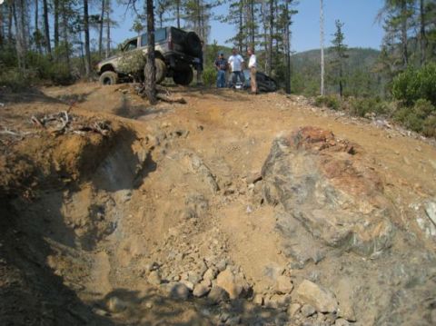 1990 Ford Bronco II - Pretty much the only decent obstacle on this trail (which also has a go-around).