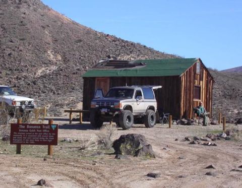 1990 Ford Bronco II - One of many old historic miner's shacks in the area (this particular one used to be a post office in the 1930s).