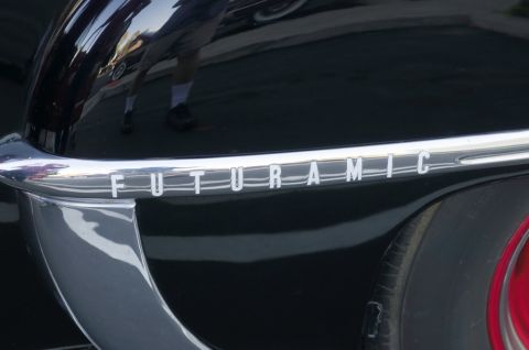 2006 Cadillac STS - The chrome trim on this vehicle reads "FUTURAMIC" and is part of the car's side panel.