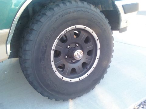 1987 Ford Bronco - New Mile Marker Supremes, much better than beat up OEMs I had on, and match the rear center caps.