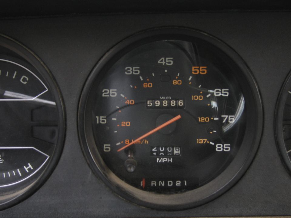 Dashboard gauges with odometer showing 59886 miles