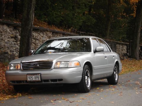 10/15/10 Photos - 2000 Ford Crown Victoria