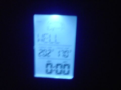 1986 Ford Bronco - A digital gauge displays the time as 18:11 and temperatures of 22 degrees Celsius and 17 degrees Celsius.