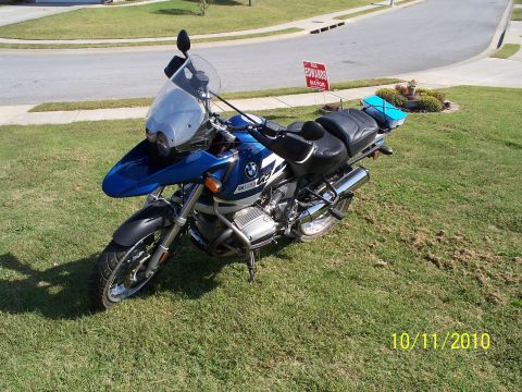 2001 BMW R1150GS ABS - A blue BMW R1150GS motorcycle is parked on a grassy lawn in front of a suburban house.