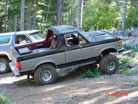 1989 Ford Bronco - My groovy parking spot
