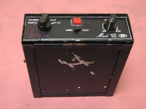 1991 Ford LTD Crown Victoria - This Mark VII control unit features knobs for standby/radio and volume, along with switches for horn and yelp functions.