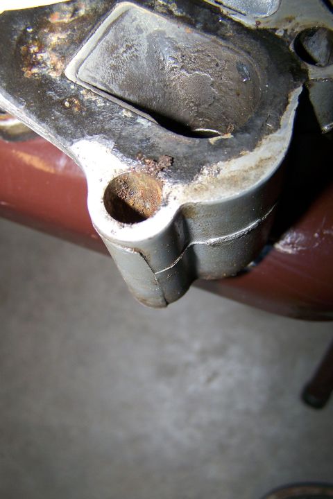 1996 Ford Bronco - The cover hole wasn't touched and all the corrosion can now be cleaned perfectly.