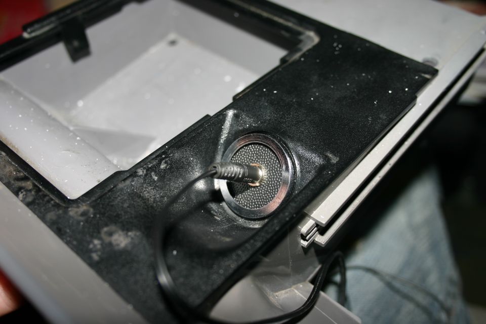 It works! Well, not really. Need to solder it up to the leads first.