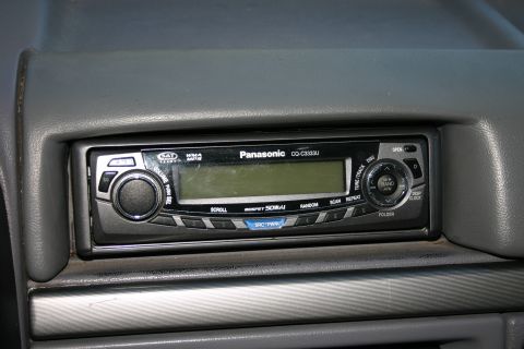 1995 Ford Bronco - Mah radio.