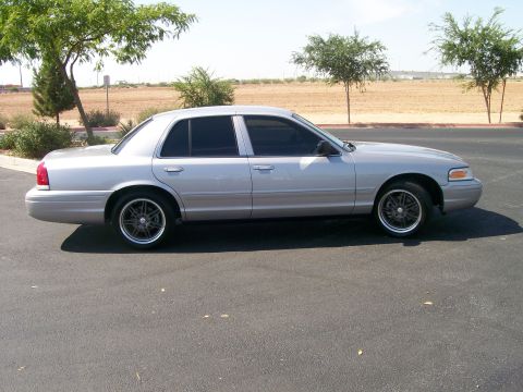 2006 Ford Crown Victoria photo