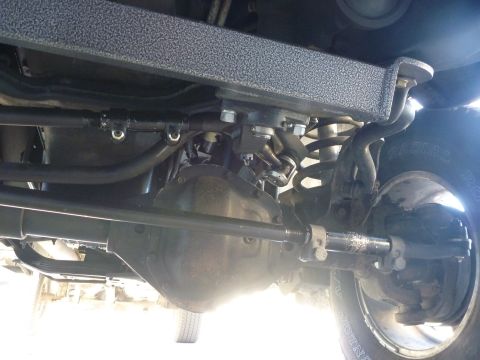 1997 Dodge 2500 - The front differential and suspension system of a 1997 Dodge 2500 are visible from underneath.