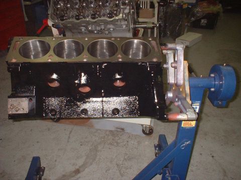 1964 Ford Galaxie - Engine block on a stand, with the Supermotors.net logo visible at the bottom right.