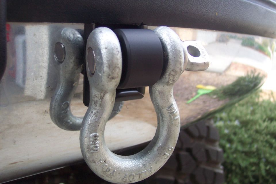 Tow hooks on vehicle bumper
