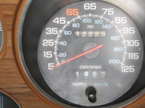1991 Ford LTD Crown Victoria - The vehicle's odometer reads 122,225 miles, with a certified mileage indicator showing 186.