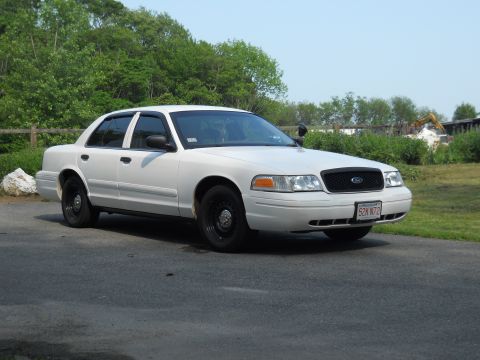 2002 Ford Crown Victoria photo