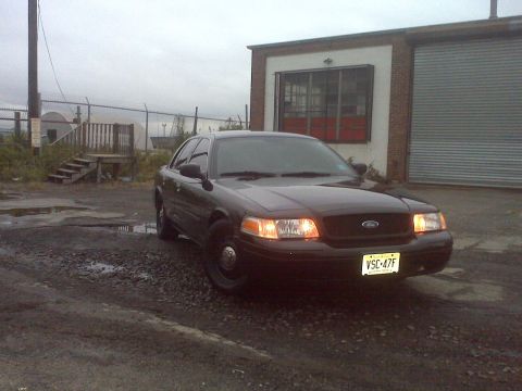2005 Ford Crown Victoria photo