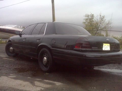 2005 Ford Crown Victoria photo