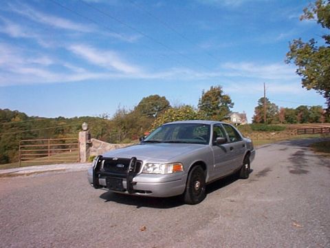 2004 Ford Crown Victoria photo