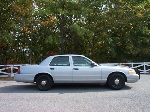 2004 Ford Crown Victoria photo