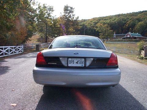 2004 Ford Crown Victoria photo