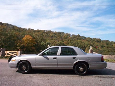 2004 Ford Crown Victoria photo