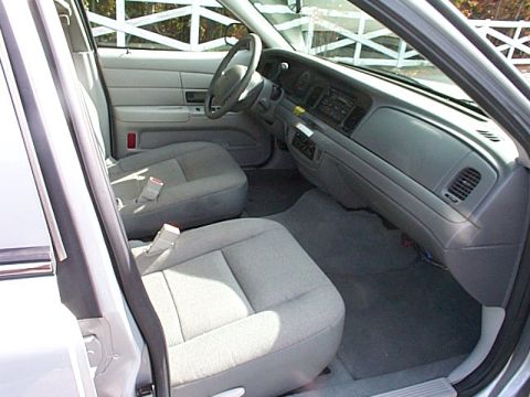 2004 Ford Crown Victoria photo