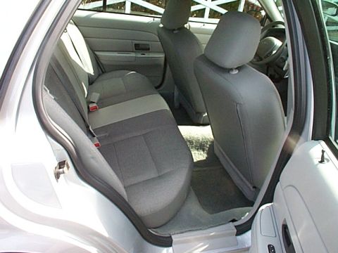 2004 Ford Crown Victoria photo