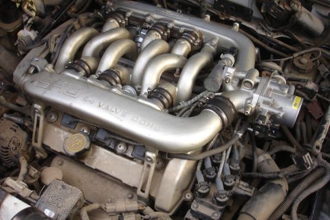 1990 Ford Taurus - The intake manifold on a 1990 Ford Taurus SHO features 24 Valve DOHC labeling.
