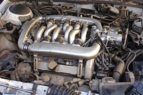 1990 Ford Taurus - Close-up of a 1990 Ford Taurus SHO engine, highlighting the intake manifold and associated components.