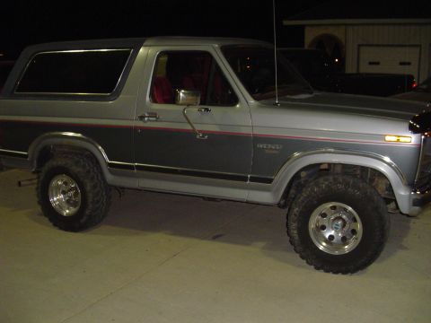 1986 Ford Bronco - This two-tone Ford Bronco features a two-tone paint scheme with red pinstripes and aftermarket wheels.