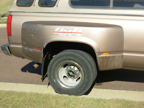 1997 Chevrolet Silverado 3500 - The cracks in the fiberglass wheelwells are very minor, and don't shake or rattle. SOLD 1997 Chevy K3500 Silverado 205Kmi 4WD 1-ton dually…