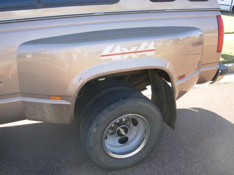 1997 Chevrolet Silverado 3500 - The cracks in the fiberglass wheelwells are very minor, and don't shake or rattle. SOLD 1997 Chevy K3500 Silverado 205Kmi 4WD 1-ton dually…