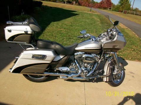 2009 Harley-Davidson FLH - Side view of a 2009 Harley-Davidson FLH motorcycle, showing its saddlebags and windshield.