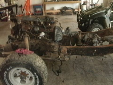 1995 Ford F-150 - THE 4.9L SET DOWN ON THE DONOR CHASSIS