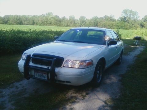 2002 Ford Crown Victoria photo