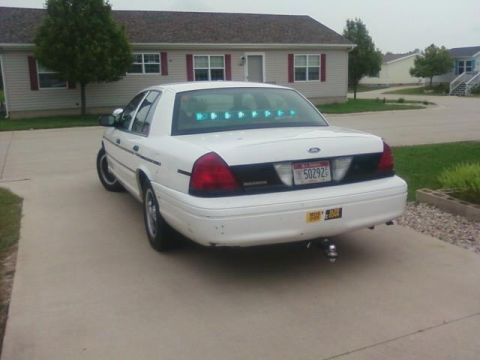 2002 Ford Crown Victoria photo