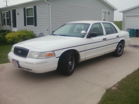 2002 Ford Crown Victoria photo