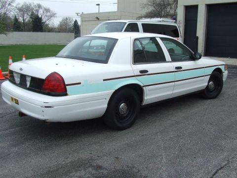 2002 Ford Crown Victoria photo