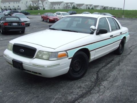 2002 Ford Crown Victoria photo
