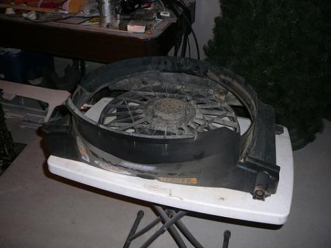 1997 Mercury Grand Marquis - A radiator fan assembly is displayed on a folding table.