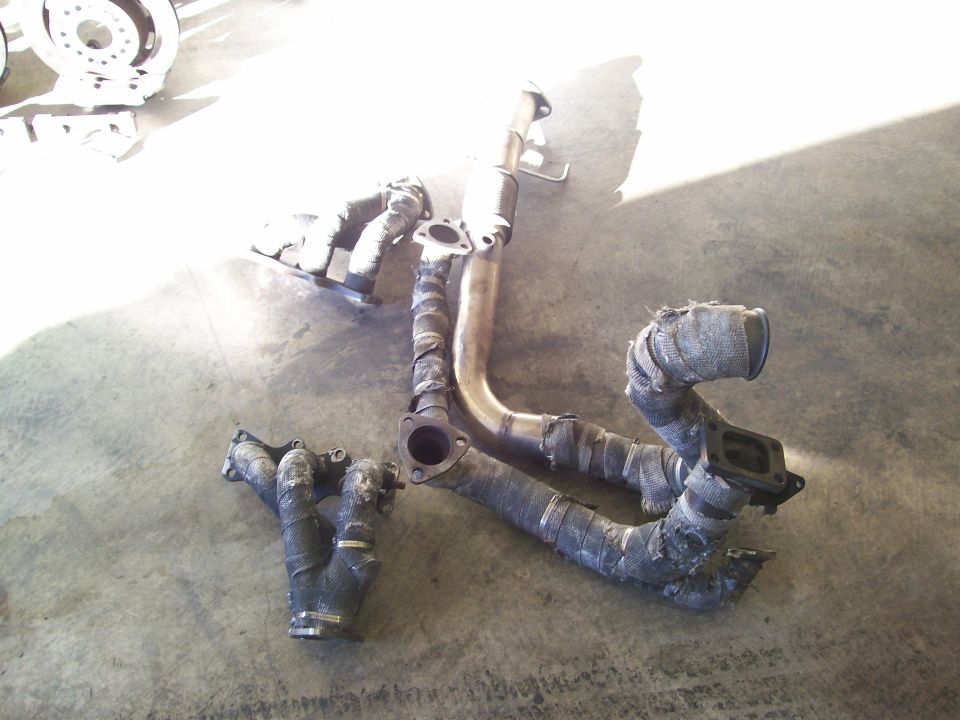 Exhaust manifold and catalytic converter assembly with heat wrap