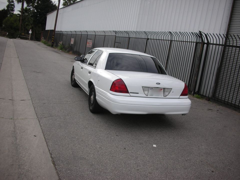 White 2004 Ford Crown Victoria rear view