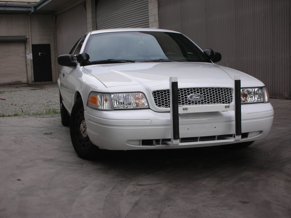 White 2004 Ford Crown Victoria front view with push bar