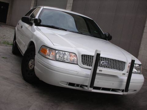 2004 Ford Crown Victoria - This 2004 Ford Crown Victoria features a distinctive push bar on its front grille.
