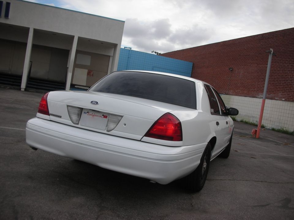 White 2004 Ford Crown Victoria rear view